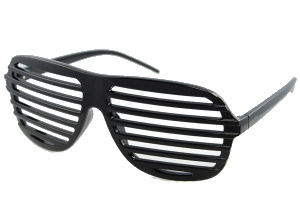 Schwarze Rolladenbrille – shutter shade.