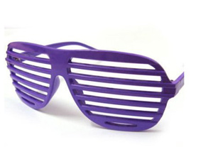 Violette Rolladenbrille – shutter shade. 