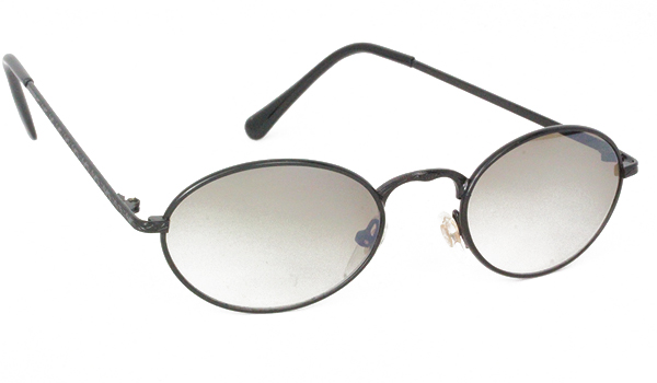 Schwarze ovale Metallsonnenbrille mit rauchigen Gläsern
