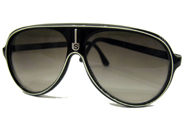 Schwarze Sonnenbrille komplett mit weißem Steifen
