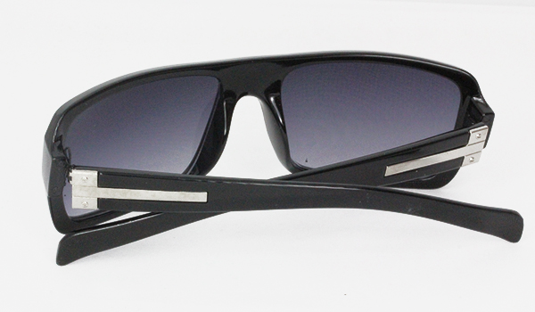 Schwarze Sonnenbrille mit Metalldetails. - sunlooper.de - billede 2
